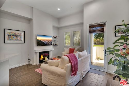4541 Colfax Ave, North Hollywood, CA 91602-1911