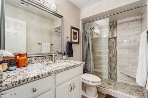 15848 16th St, Phoenix AZ  85022-3326 exterior