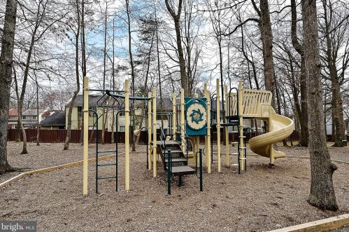 2414 Southgate Sq, Herndon VA  20191-1239 exterior