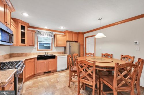 910 Dogwood St, Smithville PA  17560-9692 exterior