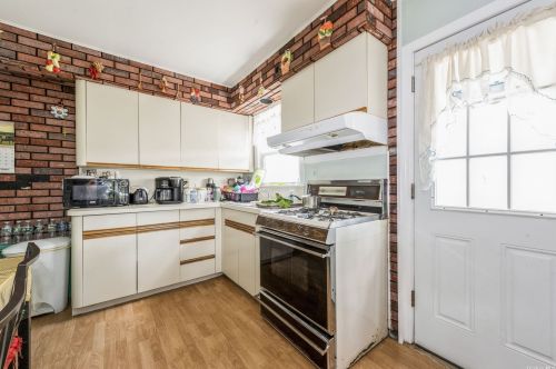 54 Ellison Ave, Westbury NY  11590-4213 exterior