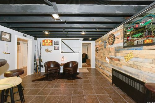2308 Oakdale Ave, Seaford NY  11783-3141 exterior