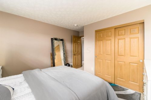 376 Enos Loomis St, Pataskala OH  43062-8160 exterior