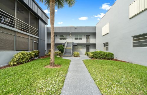 16 Burgundy A, Delray Beach FL  33484-5402 exterior