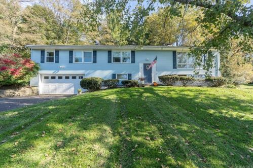 45 Clover Hill Dr, Poughkeepsie, NY 12603-3201