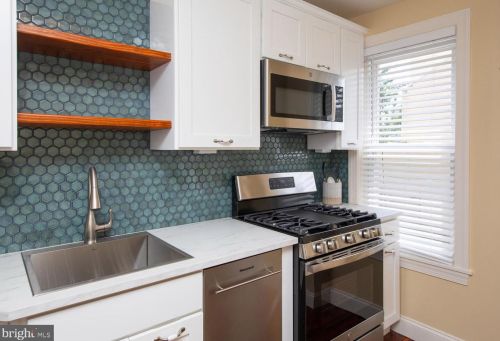 28 Manheim St, Philadelphia PA  19144-2943 exterior