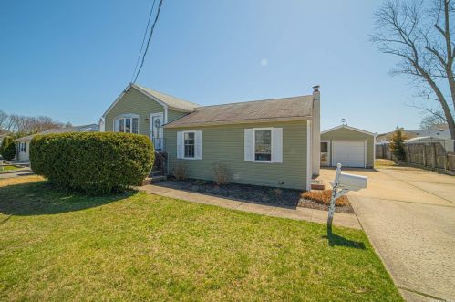 244 16th St, Babylon, NY 11704-2737