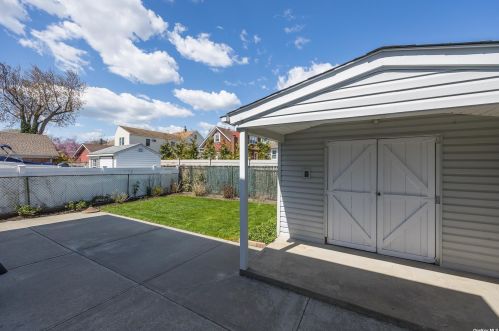 36 2nd Ave, East Rockaway, NY 11518-1912
