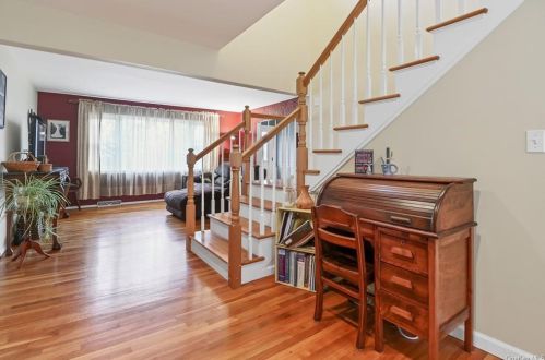 42 Miriam Dr, Warwick NY  10990-3516 exterior