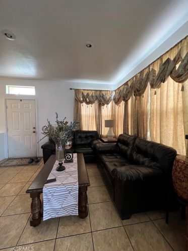 12687 Antigua Ct, Lynwood CA  90262-5377 exterior