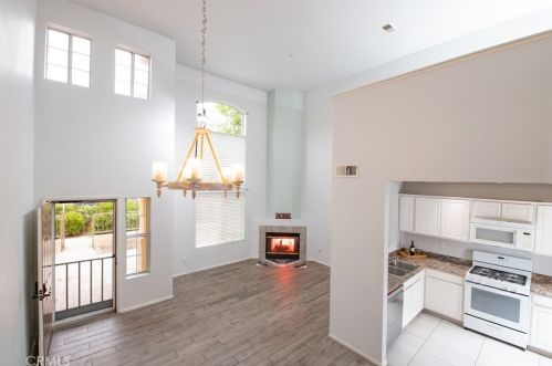 734 Moby Dick Ln, Oxnard CA 93030-6768 exterior