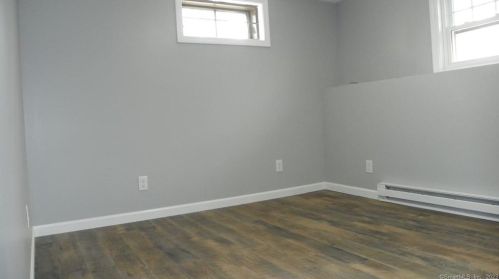 8 Oak Dr, East Hampton CT  06447-1133 exterior