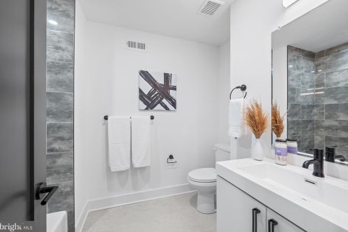 734 Dudley St, Philadelphia PA 19148-2340 exterior