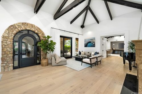 12 Clancy Ln, Rancho Mirage CA  92270-4501 exterior