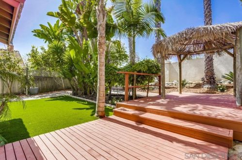 916 Alyssum Rd, Carlsbad CA  92011-3907 exterior