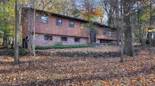18 Redwood Rd, Martinsville, NJ 08836-2372