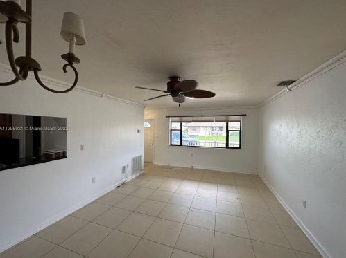 7880 11th St, Hollywood FL  33024-5147 exterior