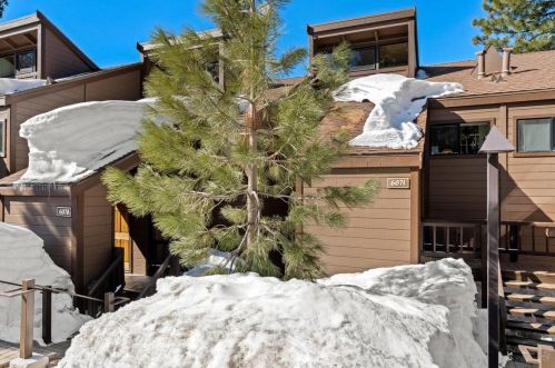 6071 Rocky Point Cir, Truckee, CA 96161-4012