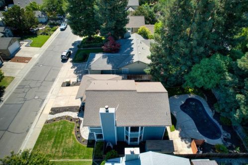 9262 Mapleview Way, Elk Grove CA  95758-5007 exterior