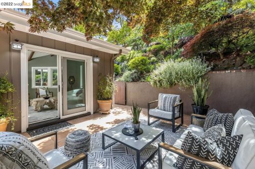 61 Calvert Ct, Oakland CA 94611-3436 exterior