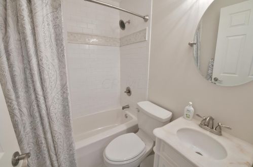 1715 Nob Hill Rd, Zanesville OH  43701-1027 exterior