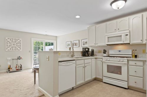 90 Prescott St, Nashua NH 03064-2546 exterior