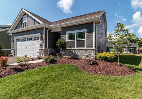 325 Maid Marion Ln, Canonsburg, PA 15317-2568