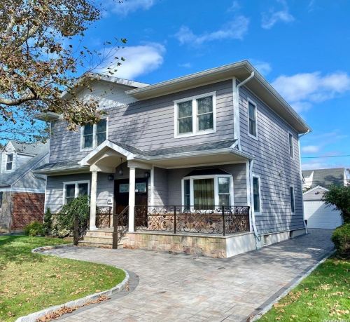 48 Kalda Ave, New Hyde Park, NY 11040-1833