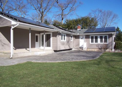 430 Walker St, Babylon, NY 11704-3017