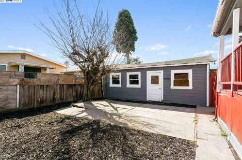 1528 79 Ave, Oakland CA  94621-2644 exterior