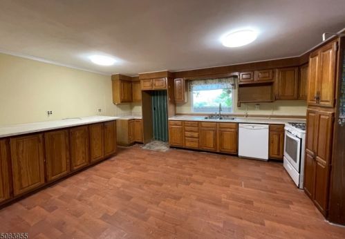 10 Bush St, Oxford NJ  07863-3001 exterior