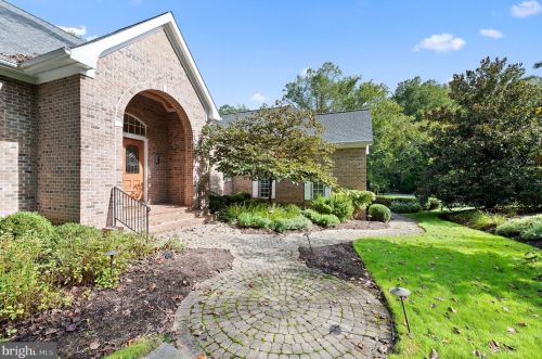 100 Deer Vly Ln, Wilmington DE  19807-1912 exterior