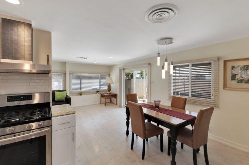 70 Santa Monica St, Palm Springs CA  92264-5257 exterior