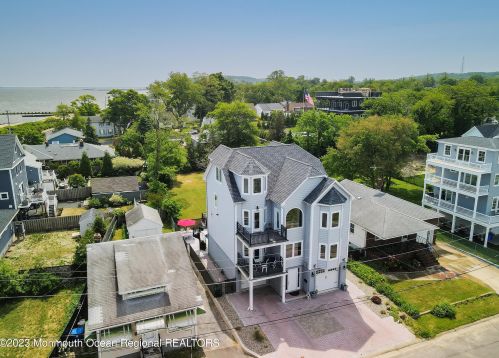 8 Benton Ave, Leonardo NJ  07737-1403 exterior