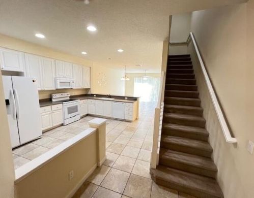 1115 Pinewood Lake Ct, West Palm Beach, FL 33415-1522