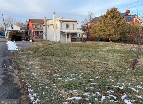 205 Market St, Academia, PA 17082