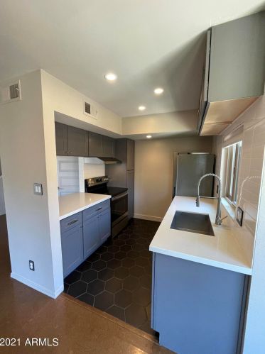 3500 Hayden Rd, Scottsdale AZ  85251-4719 exterior