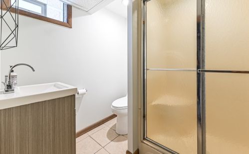 3437 Pinewood Dr, Whitaker PA  15120-1367 exterior