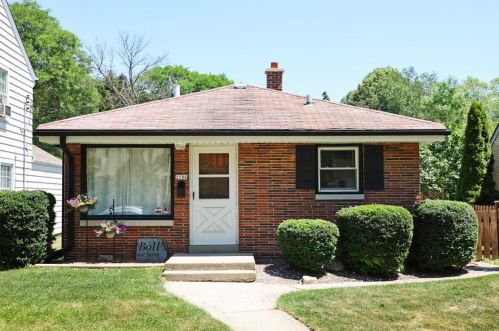 2106 107, Milwaukee WI 53226-2304 exterior