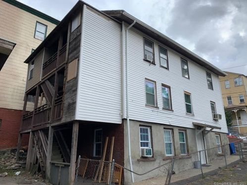 35 William St, Waterbury, CT 06702-1735