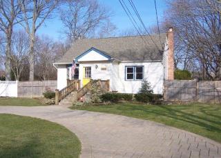 1973 Feuereisen Ave, Hauppauge, NY 11779-6400