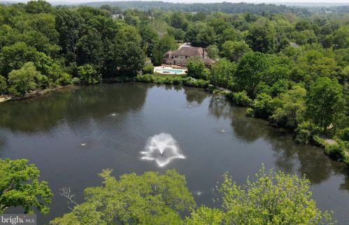 23 Yorktown Ct, Blue Bell PA exterior