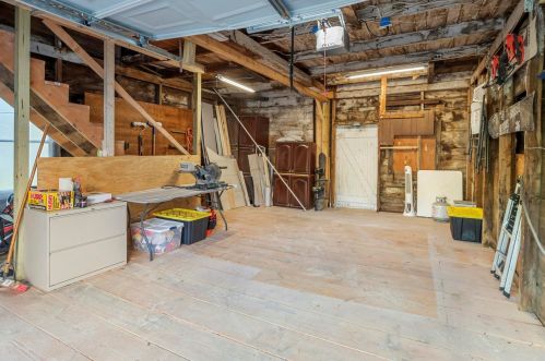 27 Main St, Newton NH  03858-3306 exterior