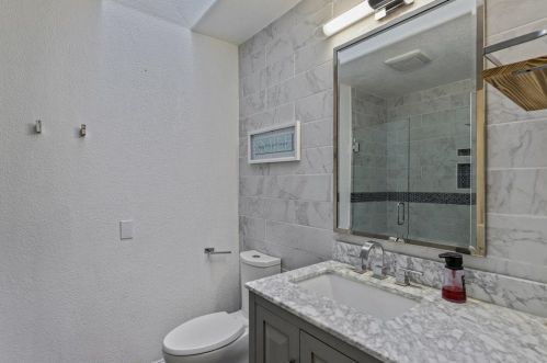321 La Loma Ave, Modesto CA  95354-1329 exterior