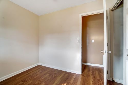 19 Plymouth Ln, Covington KY 41018-2757 exterior