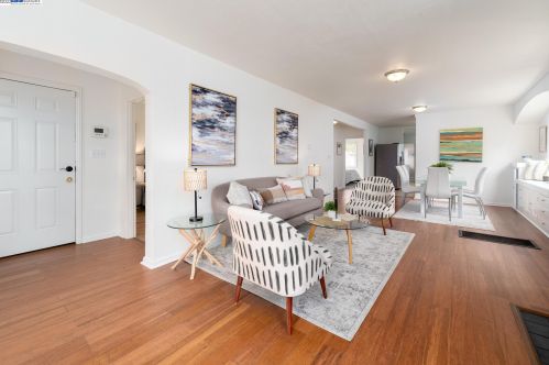 1451 Havenscourt Blvd, Oakland CA  94621-3627 exterior