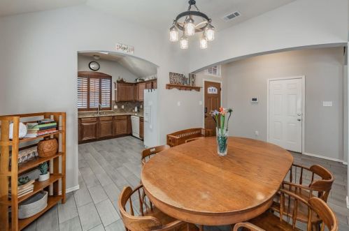 916 Raleigh Path Rd, Denton TX 76208-2907 exterior