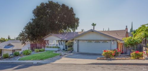 430 Willamette Dr, Vacaville CA  95688-4228 exterior