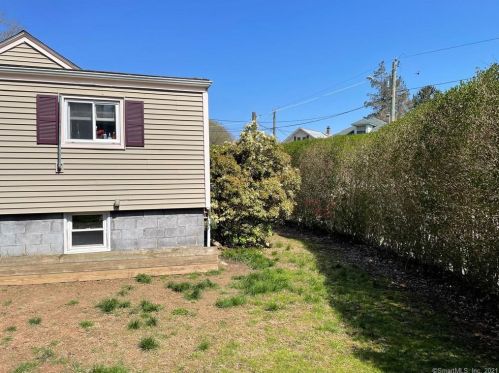 164 Vauxhall St, United States Coast Guard Ac CT  06320-3822 exterior