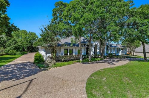 3800 La Mancha Ln, Denton, TX 76205-8492